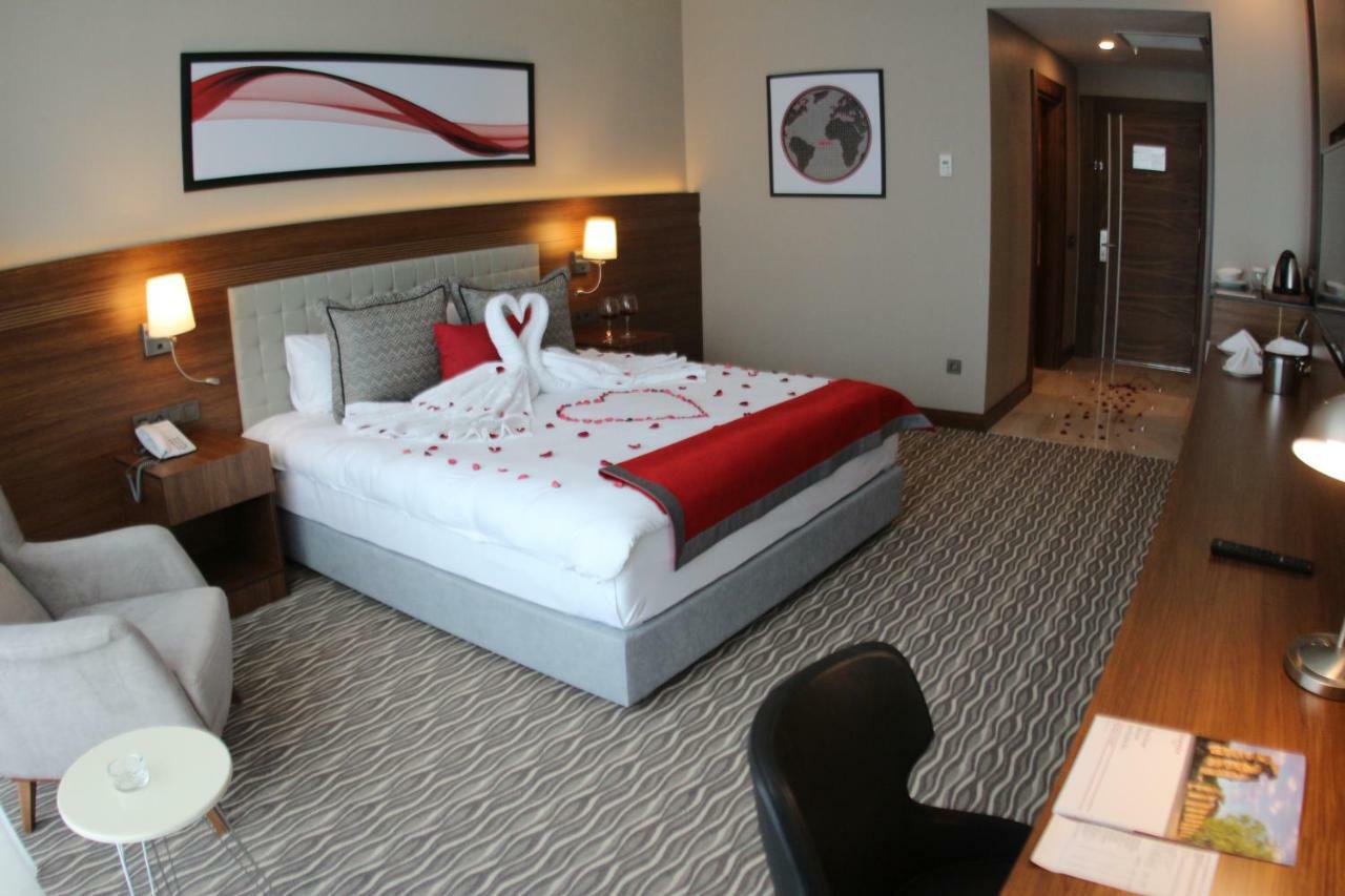 Ramada By Wyndham Nigde Hotel Exterior foto