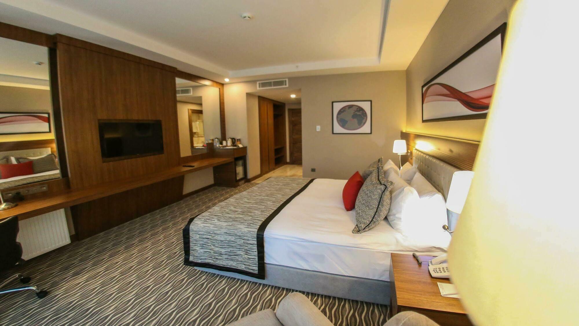 Ramada By Wyndham Nigde Hotel Exterior foto